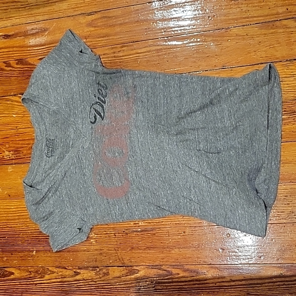 Size Xsmall graphic Diet come V neck tshirt.